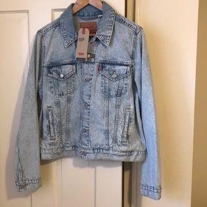 Levi’s Women’s Light Wash Denim Jacket Size XL